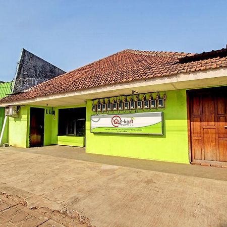 Spot On 91521 Mayong Guesthouse Jepara Exterior foto