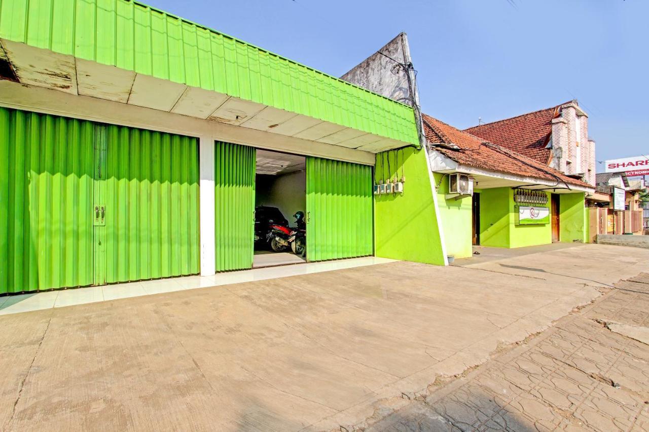 Spot On 91521 Mayong Guesthouse Jepara Exterior foto